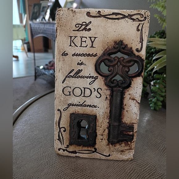 Ceramic Inspirational Stand.."The Key To Success Is Following God's Guidance" - Picture 1 of 4